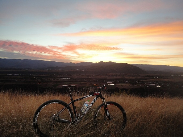 日落时骑自行车